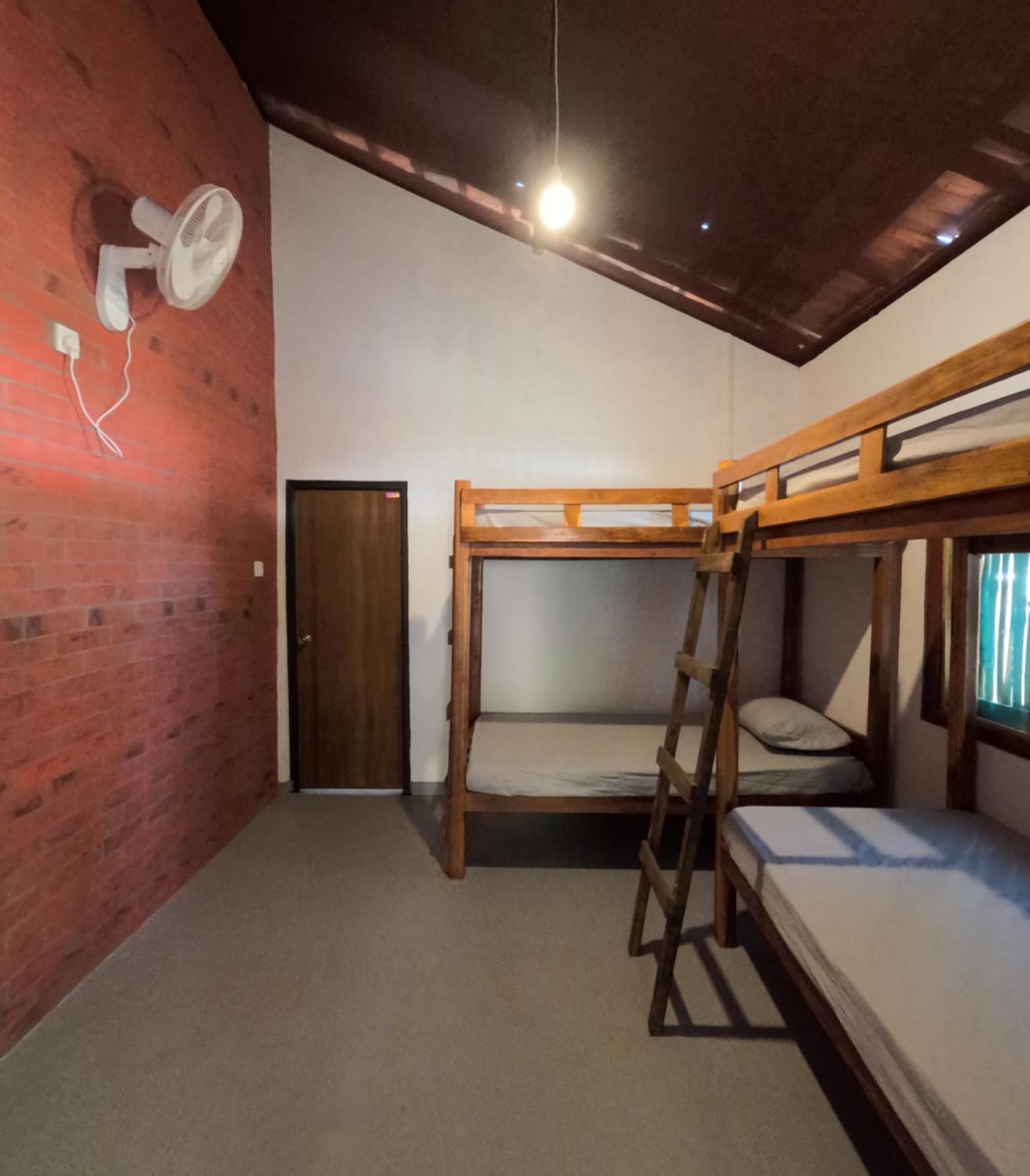 C U Hostel Trincomalee Luaran gambar