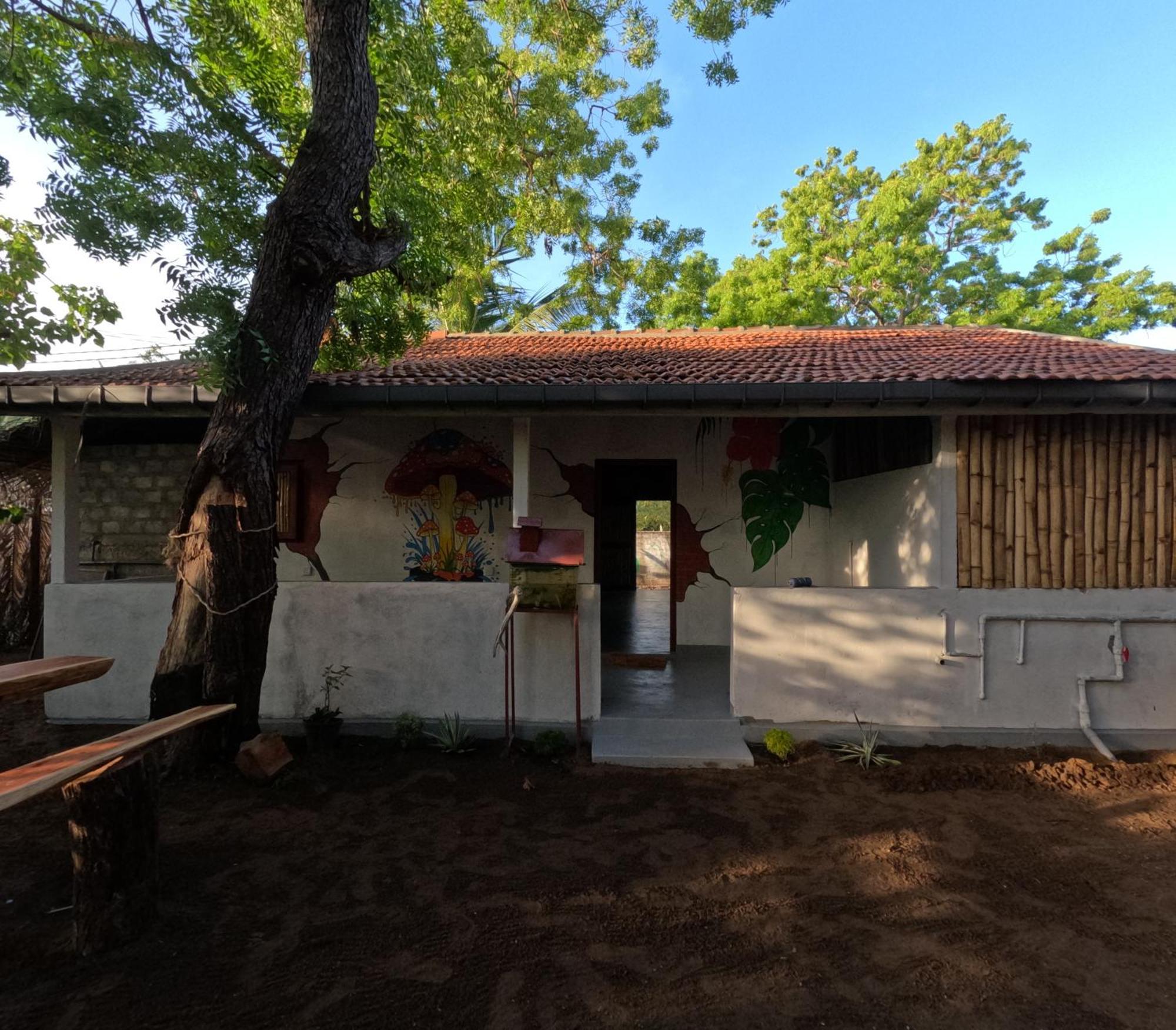 C U Hostel Trincomalee Luaran gambar