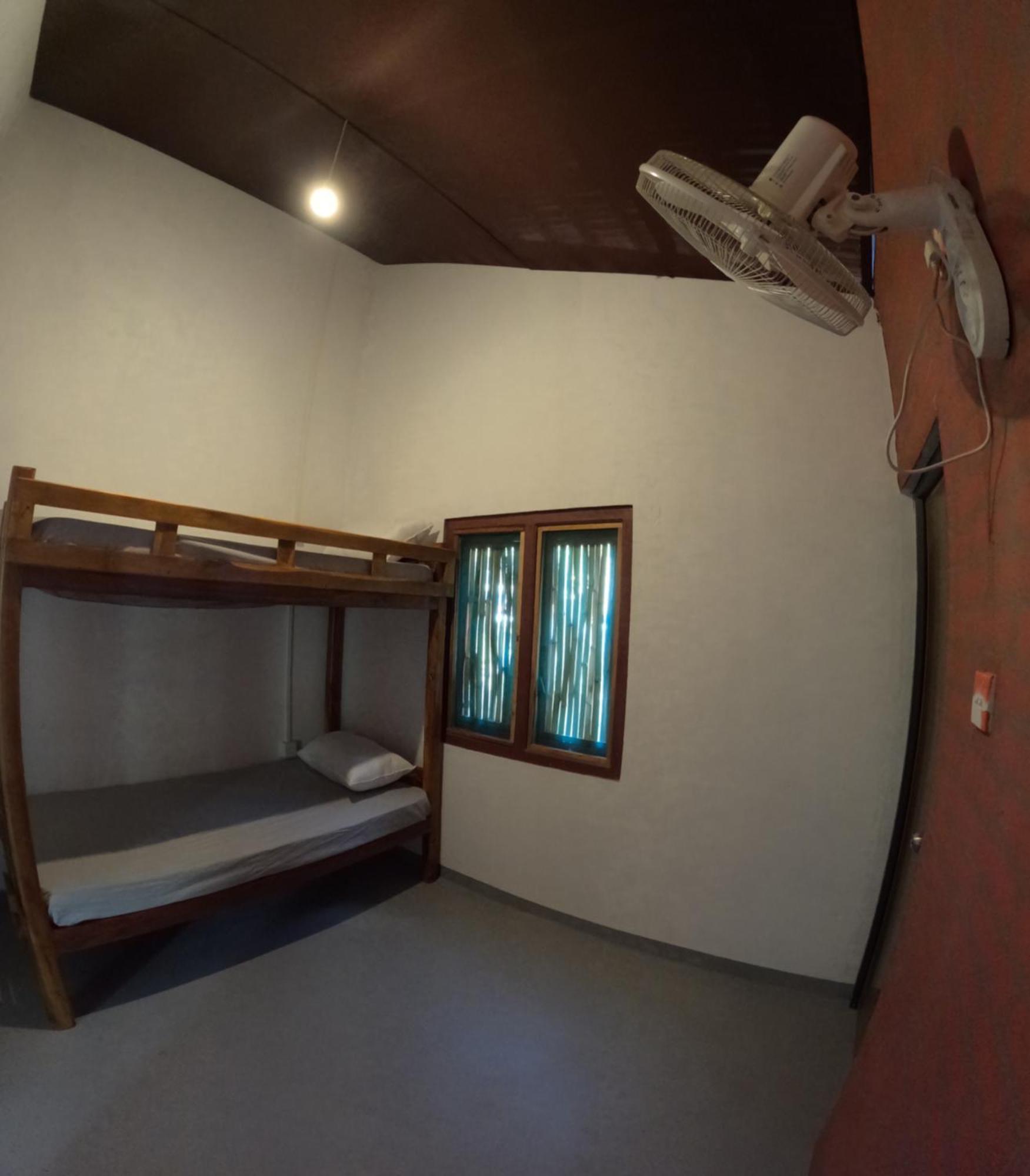 C U Hostel Trincomalee Luaran gambar